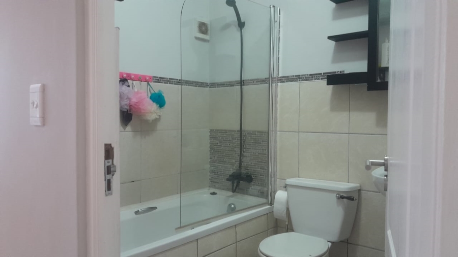 2 Bedroom Property for Sale in Whispering Pines Western Cape